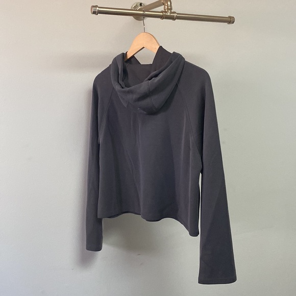 Cropped Athletic Top - Picture 3 of 3